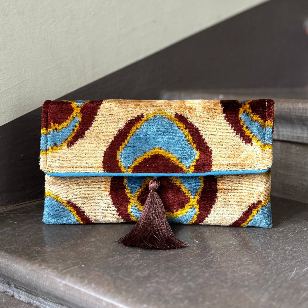 Ikat-Clutch-Tasche Riomaggiore mit Goldkette