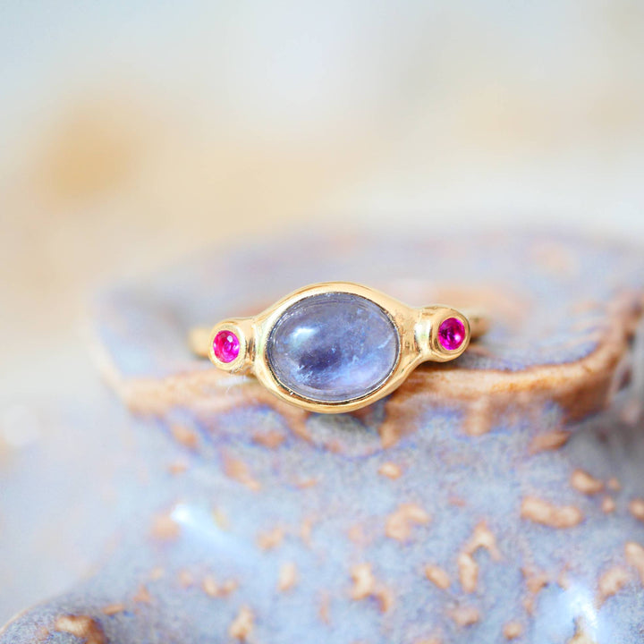 Kamal Verstellbarer Ring Apatit & Rosa Zirkone