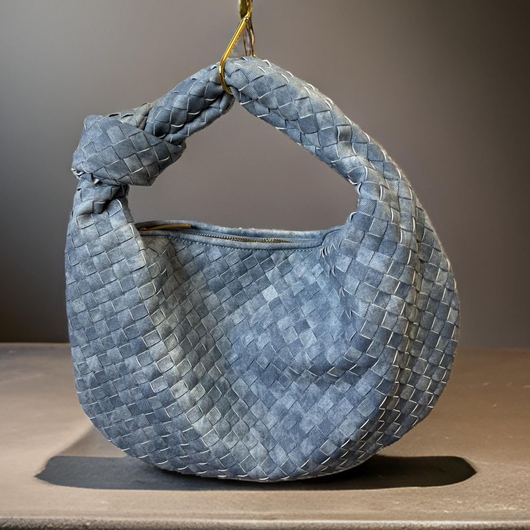 Leni Soft Schultertasche aus veganem Material in Sky Blue