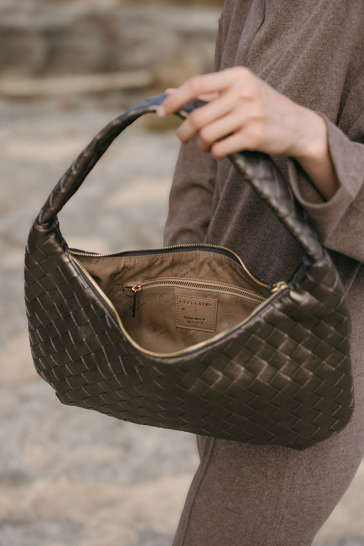 Liv Schultertasche aus veganem Material in Anthrazit