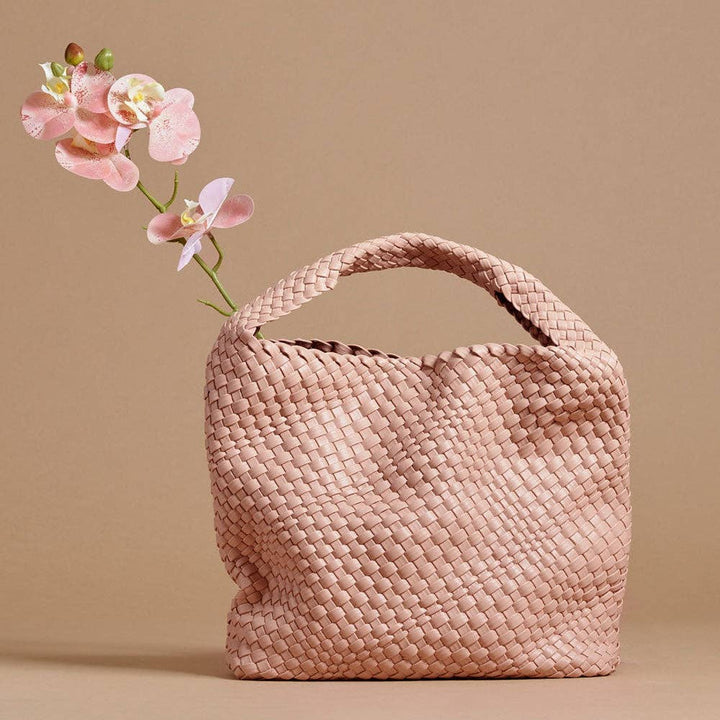 Melie Bianco Johanna große Schultertasche aus recyceltem veganem Material in Blush