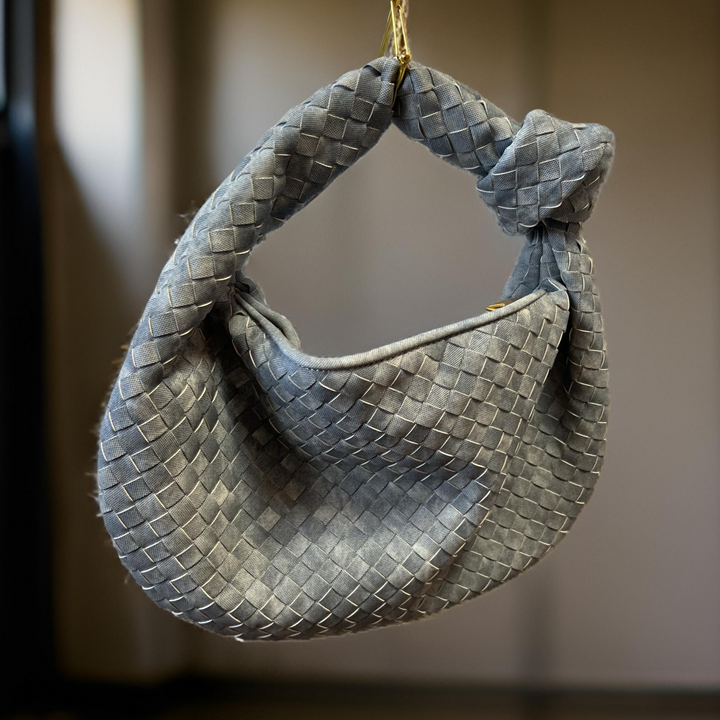 Leni Soft Schultertasche aus veganem Material in Sky Blue