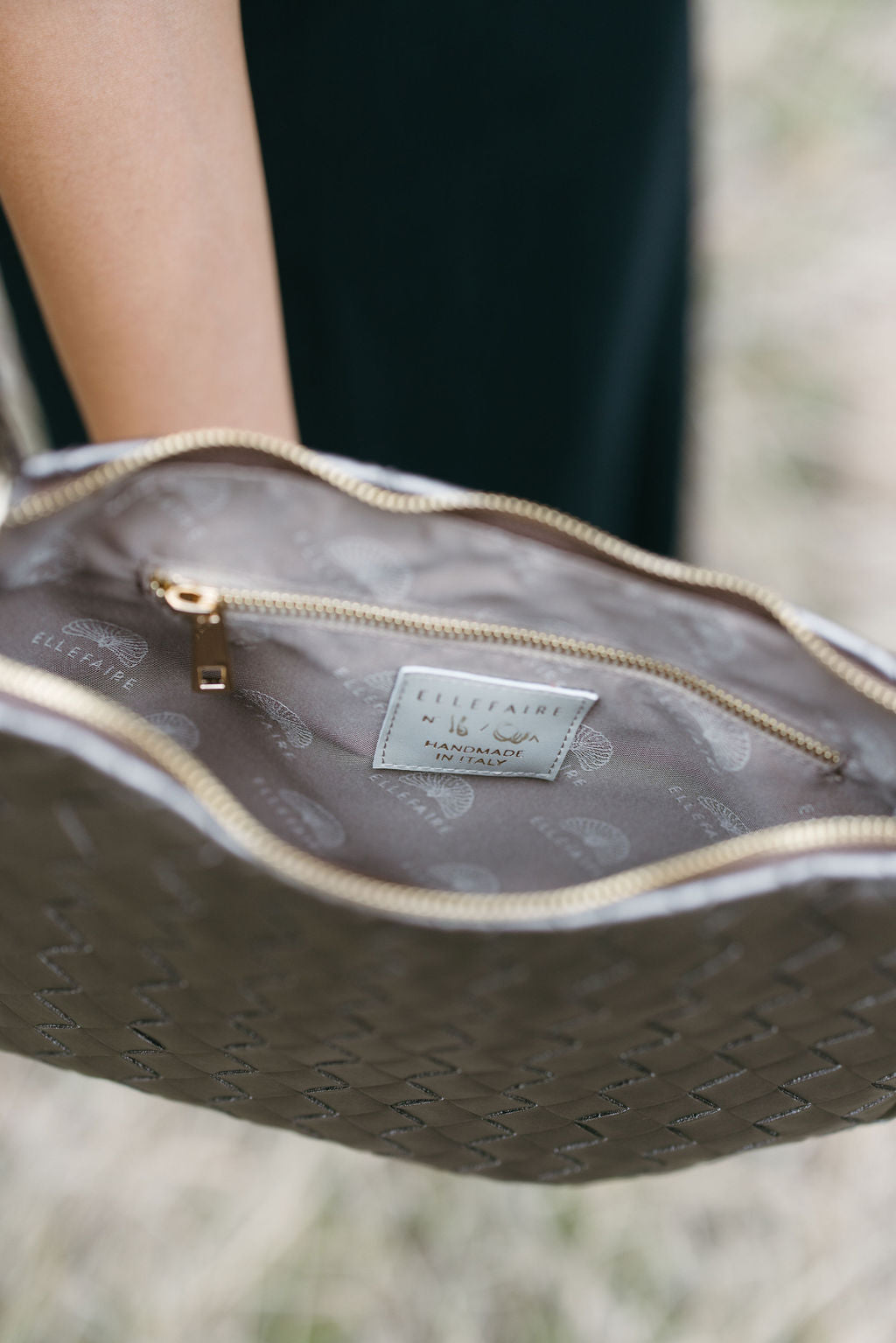 Elin Crossbodytasche aus veganem Material in Anthrazit