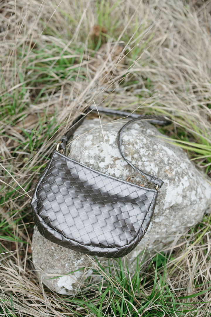 Elin Crossbodytasche aus veganem Material in Anthrazit