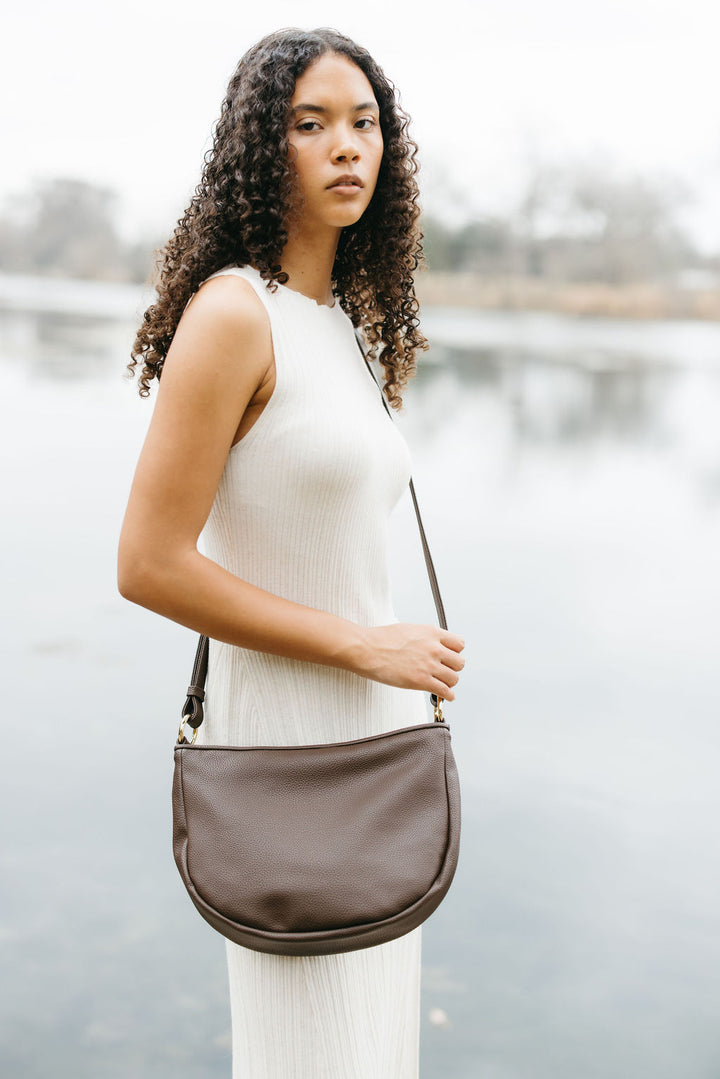Elin Crossbodytasche aus recyceltem veganem Material in Espresso