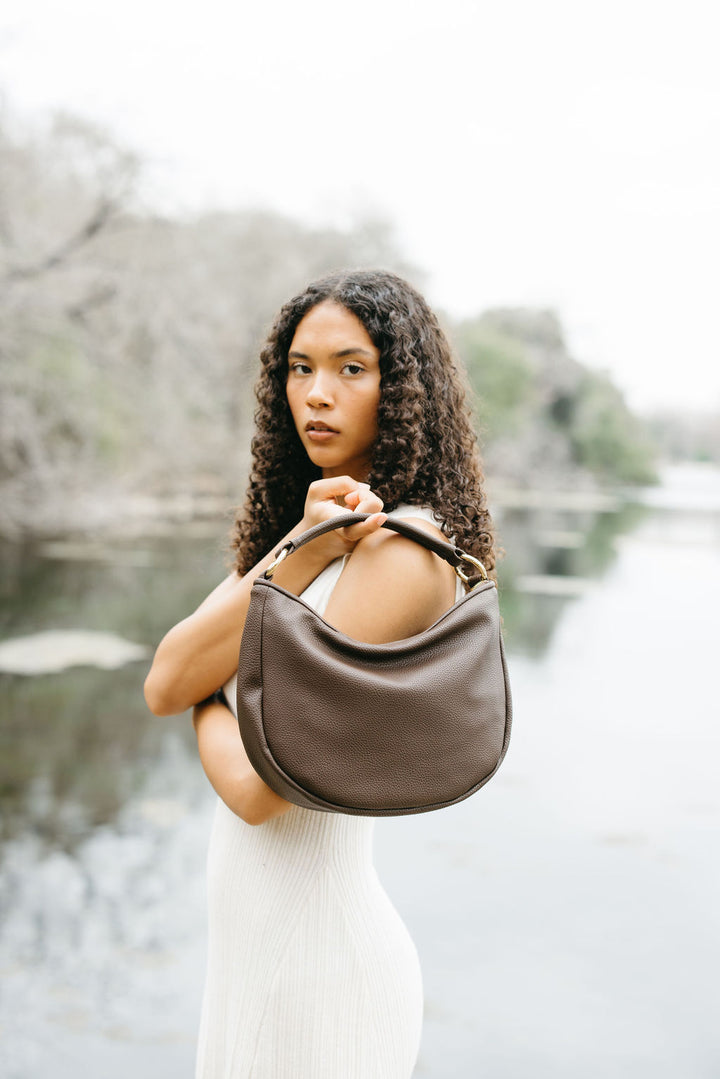 Elin Crossbodytasche aus recyceltem veganem Material in Espresso