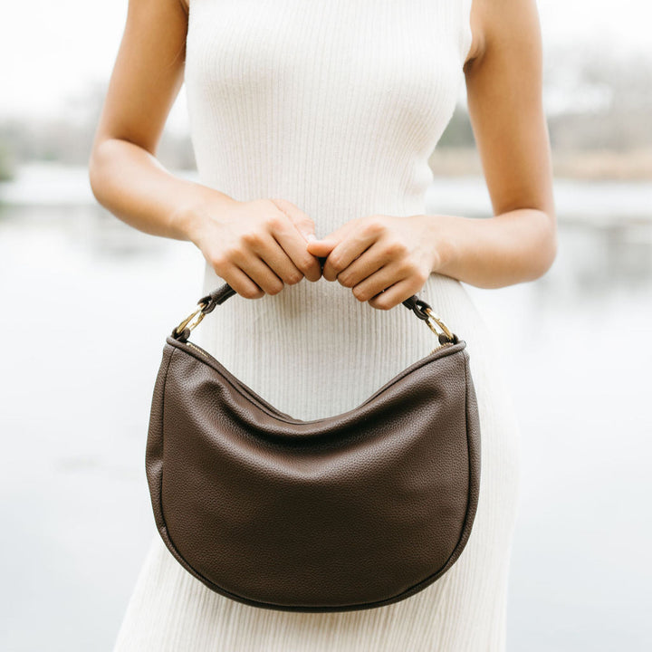 Elin Crossbodytasche aus recyceltem veganem Material in Espresso