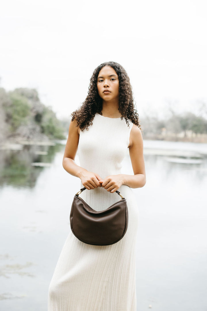 Elin Crossbodytasche aus recyceltem veganem Material in Espresso