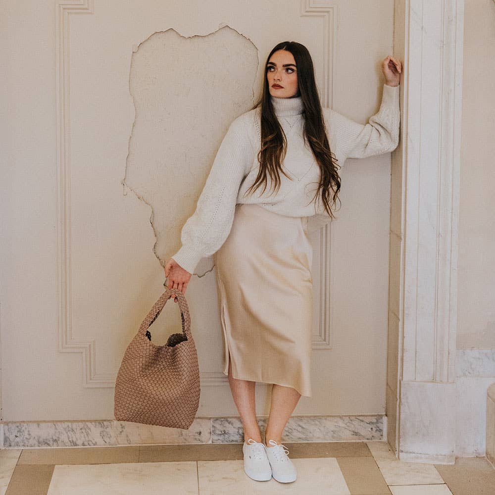 Melie Bianco Johanna große Schultertasche aus recyceltem veganem Material in Taupe