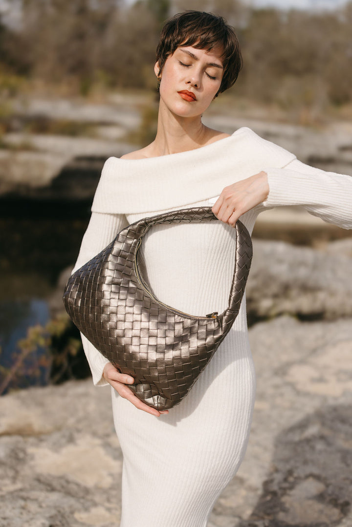 Liv Schultertasche aus veganem Material in Anthrazit