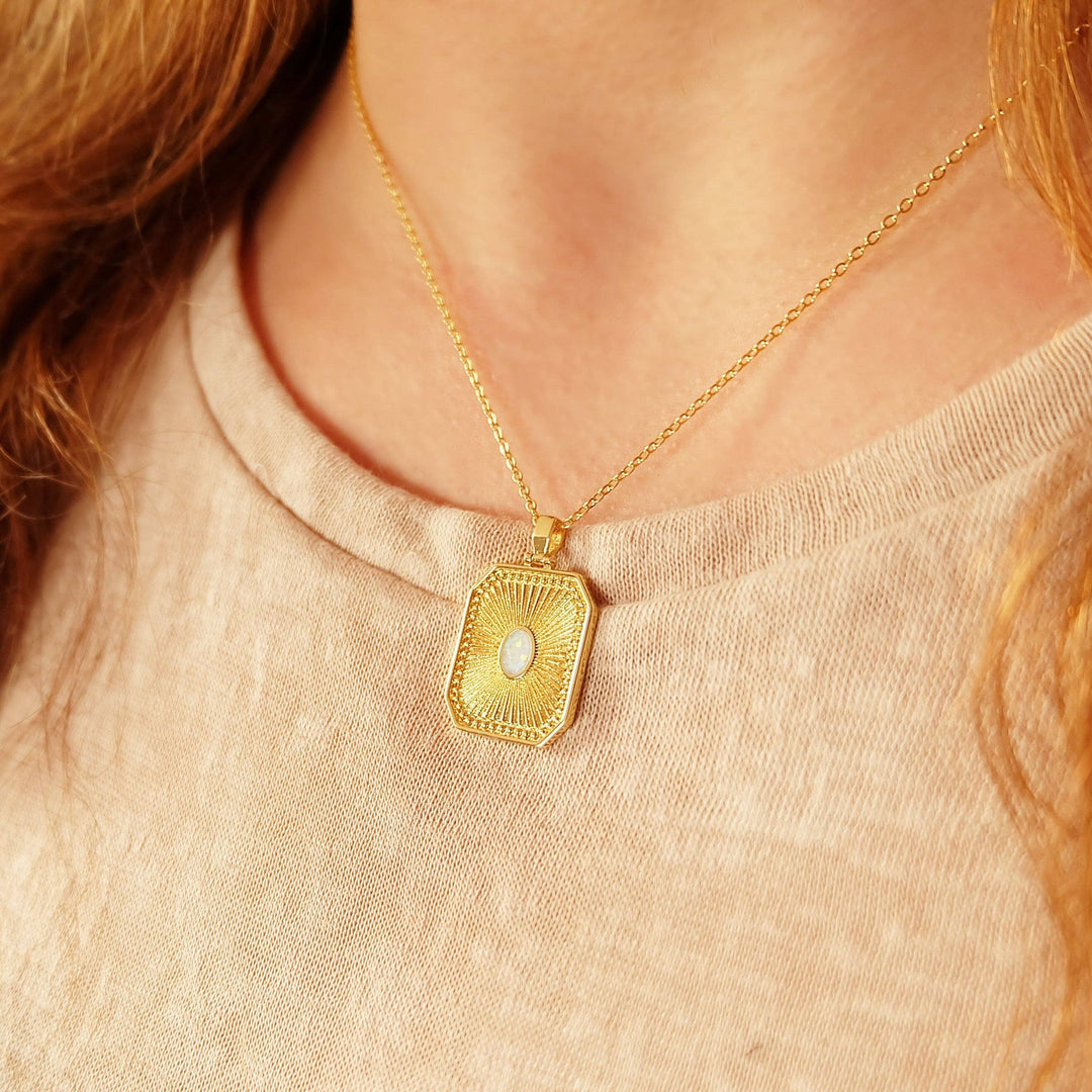Sunburst-Charm-Halskette mit Opal