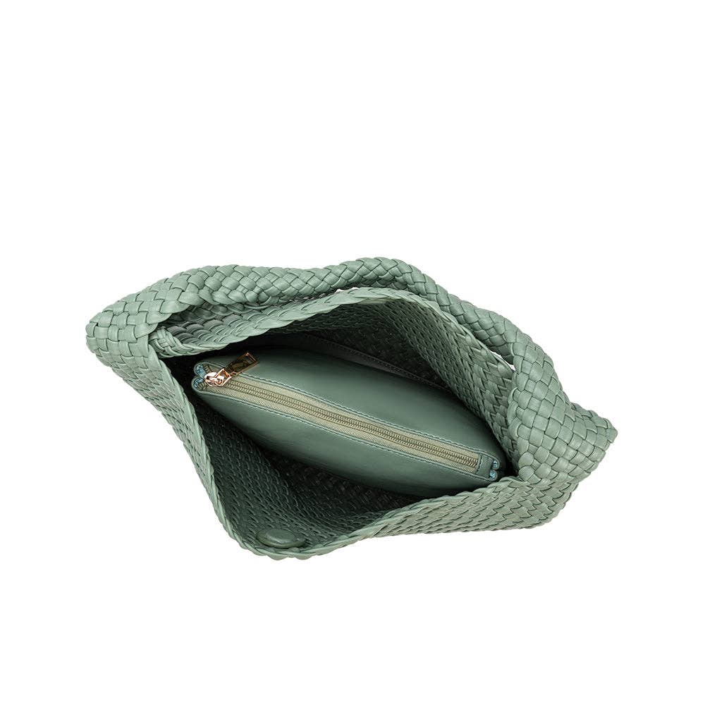 Melie Bianco Johanna große Schultertasche aus recyceltem veganem Material in Teal - Limited Edition
