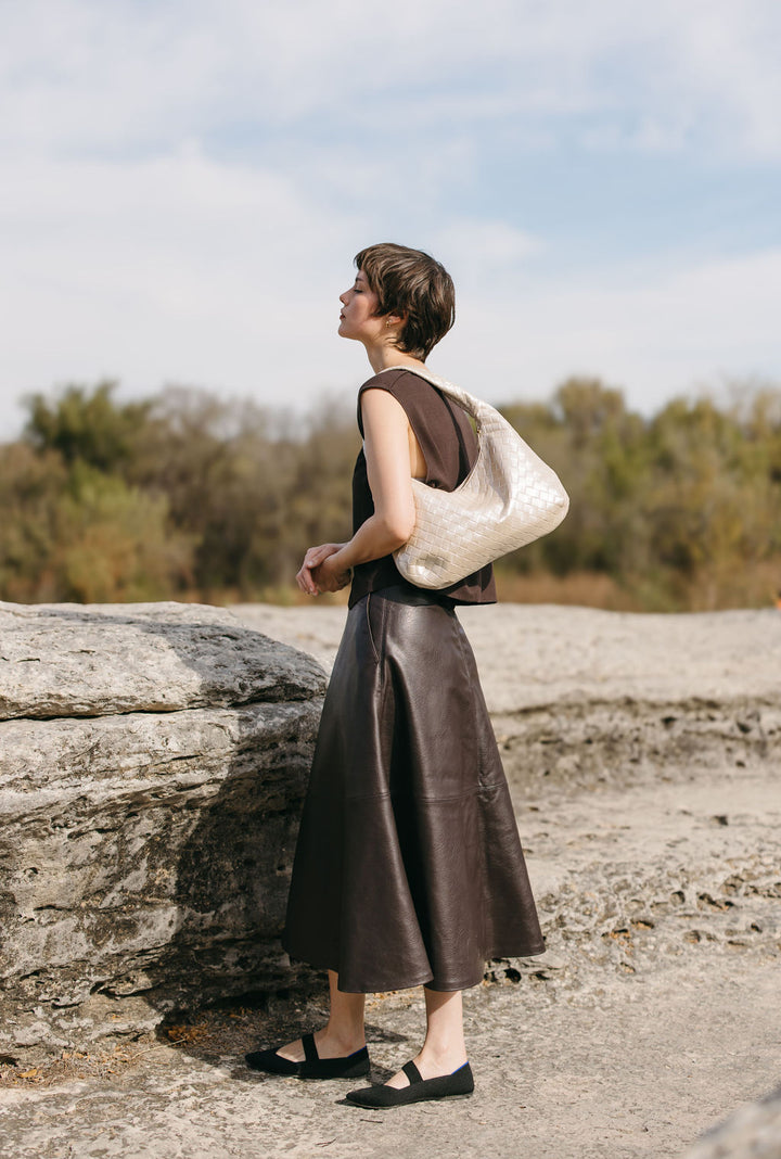 Liv Schultertasche aus veganem Material in Perl Beige