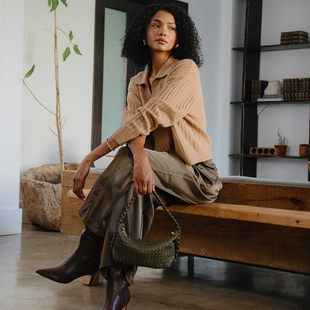 Melie Bianco Alma Black Henkeltasche aus recyceltem, veganem Material