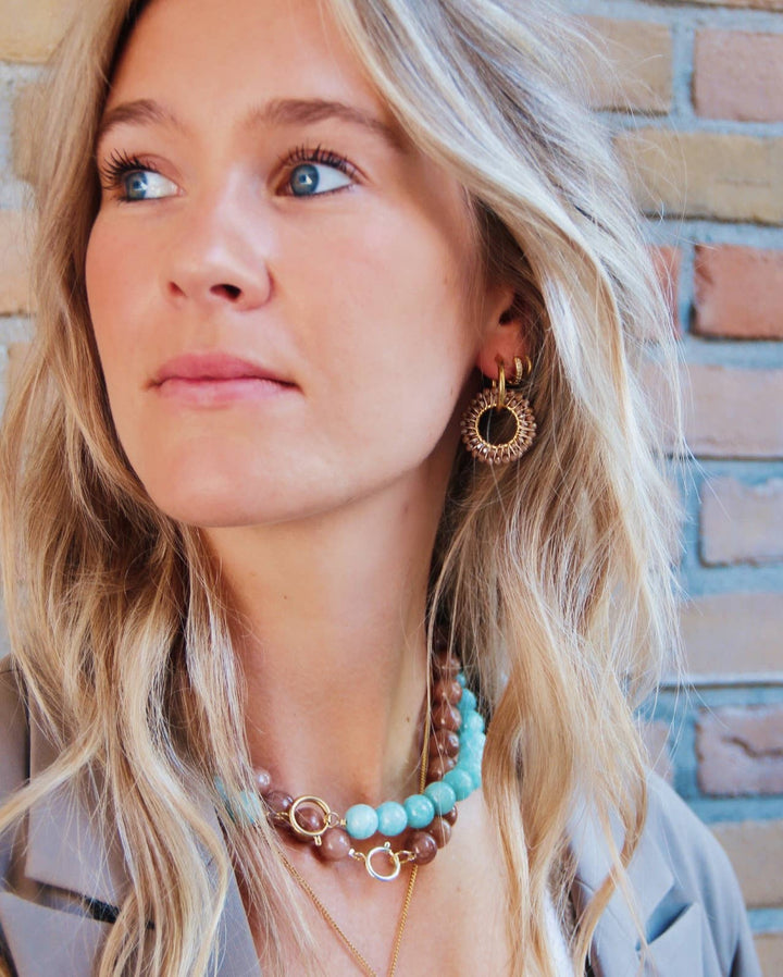 Mokka Ohrring mit rundem facettiertem Anhänger