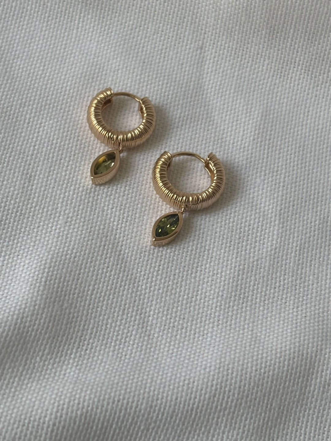 Mona earrings with peridot