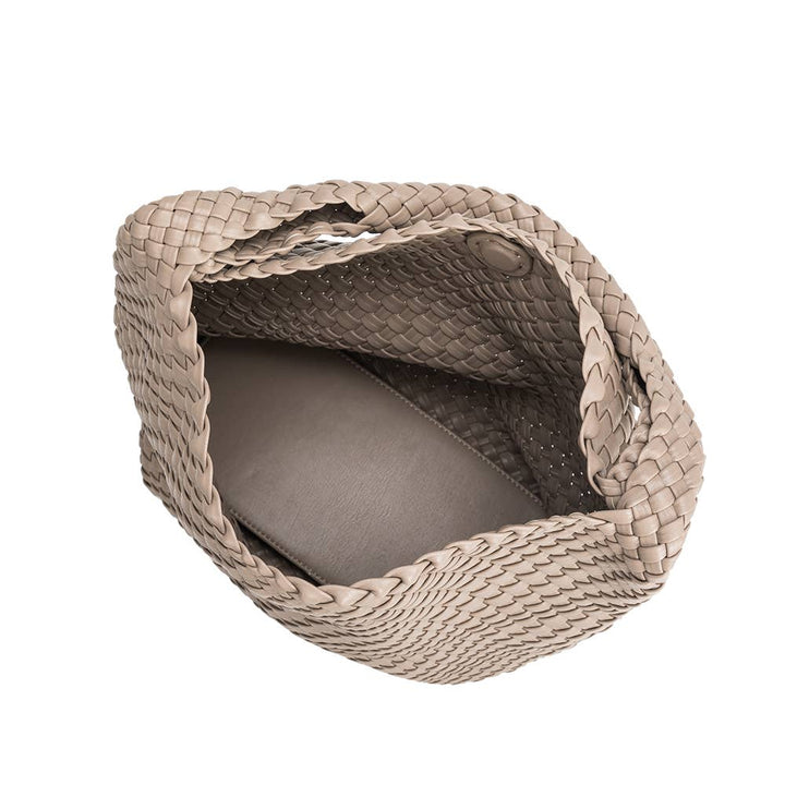 Melie Bianco Johanna große Schultertasche aus recyceltem veganem Material in Taupe