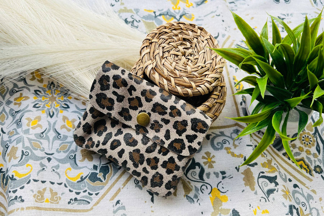 Luce kleine Leder-Geldbörse Taupefarbener Leopard
