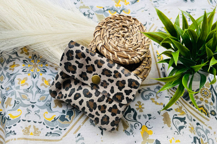 Luce kleine Leder-Geldbörse Taupefarbener Leopard