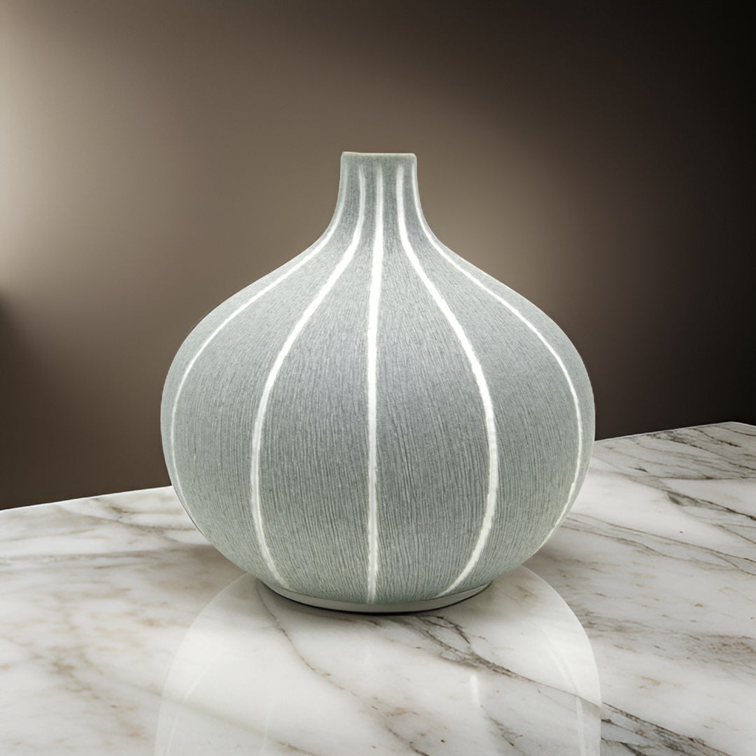 Small Luv Knospenvase aus Porzellankeramik