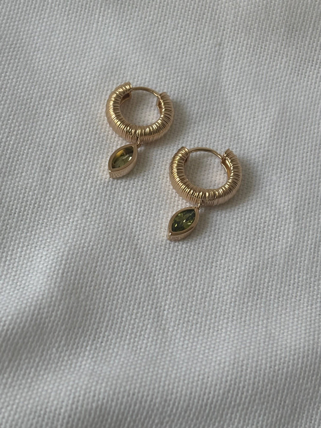 Mona earrings with peridot