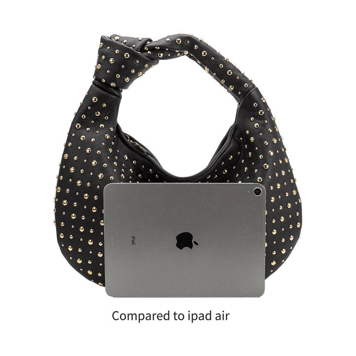 Brigitte grosse Schultertasche mit Nieten in Schwarz