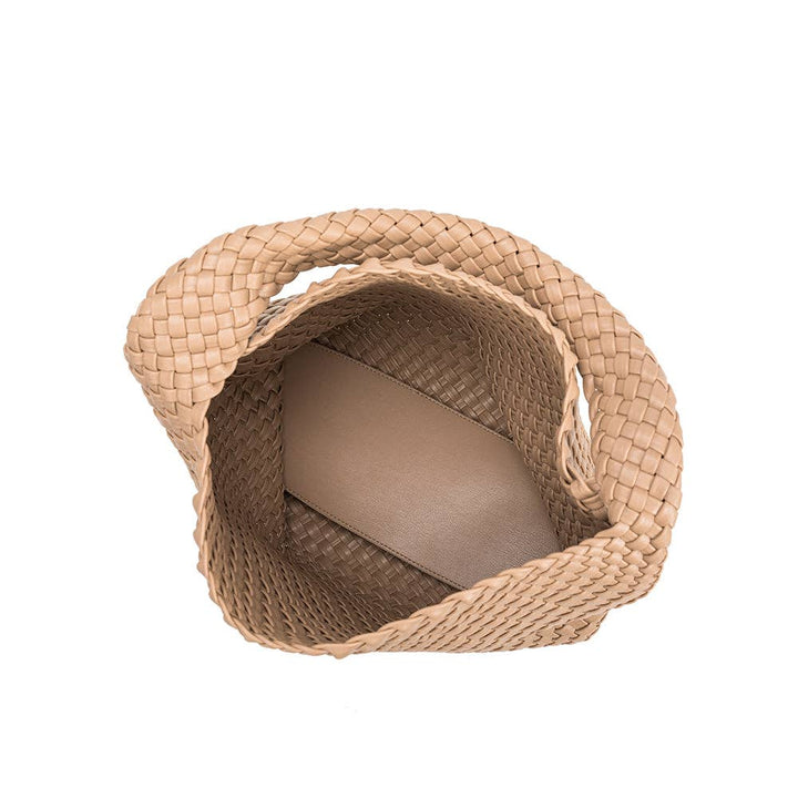 Melie Bianco Johanna große Schultertasche aus recyceltem veganem Material in Nude