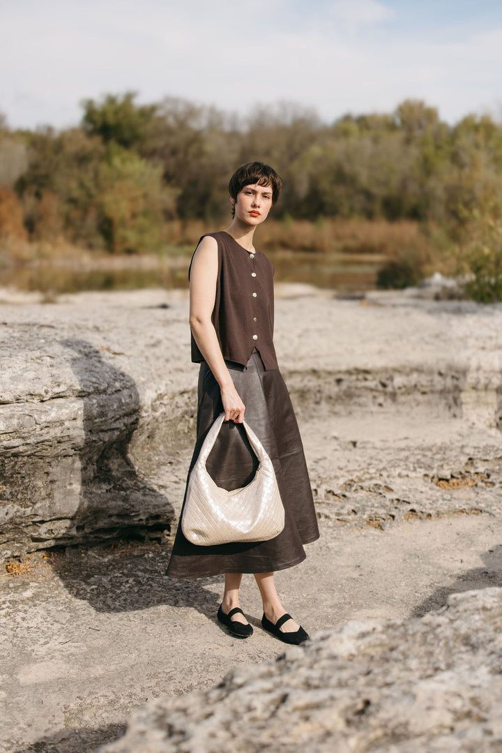 Liv Schultertasche aus veganem Material in Perl Beige