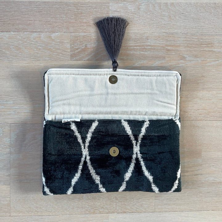 Ikat-Clutch-Tasche Lipari mit Goldkette
