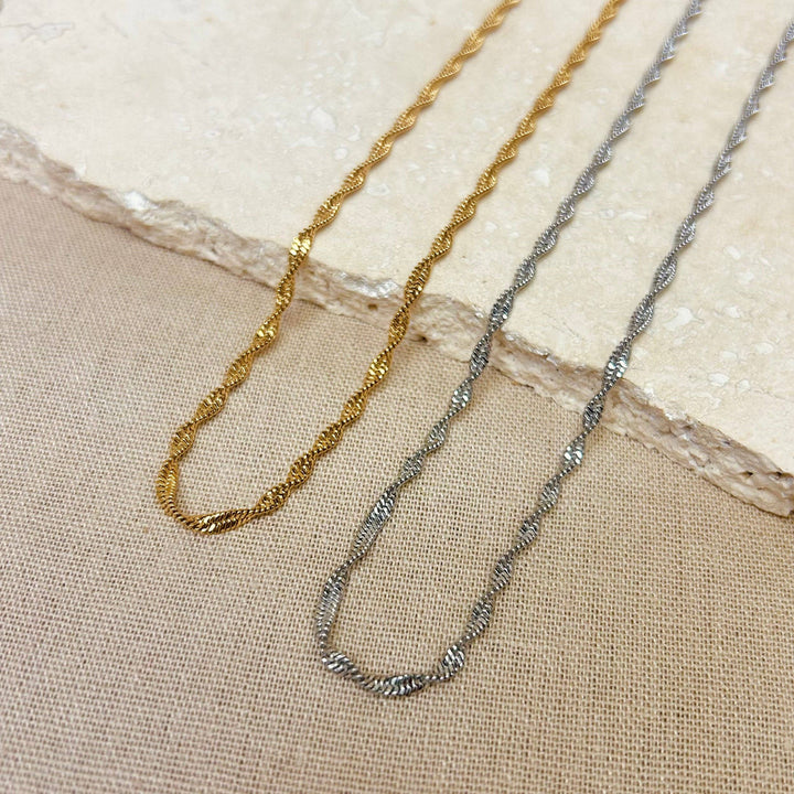 Halskette mit verdrehter Kette versilbert