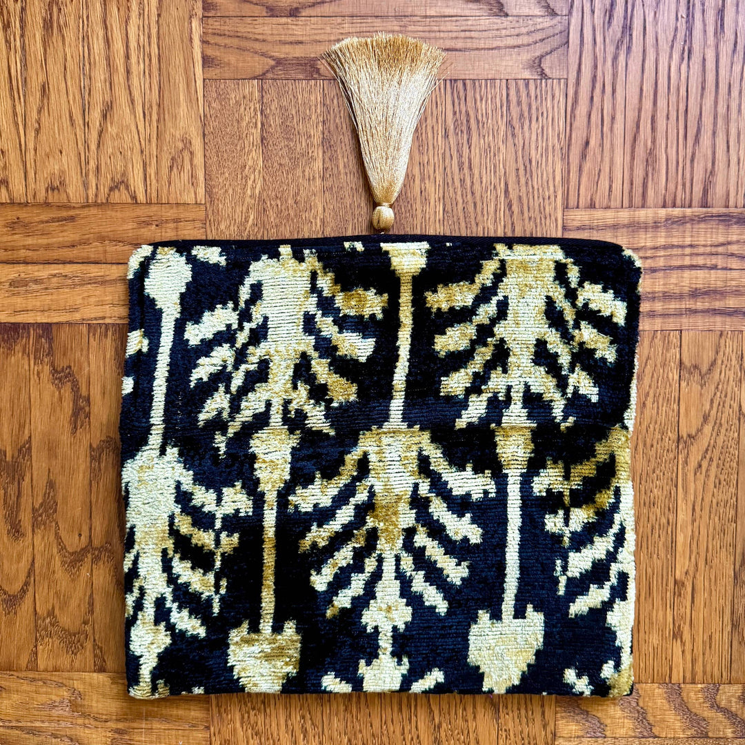 Ikat-Clutch-Tasche Cap d'Antibes mit Goldkette