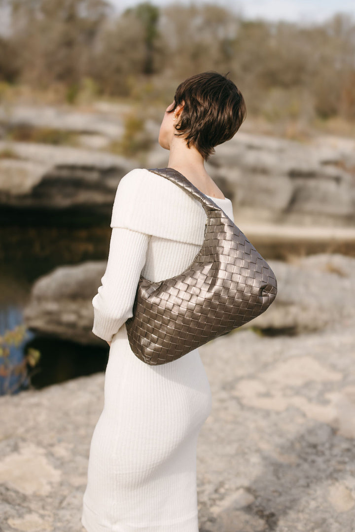 Liv Schultertasche aus veganem Material in Anthrazit
