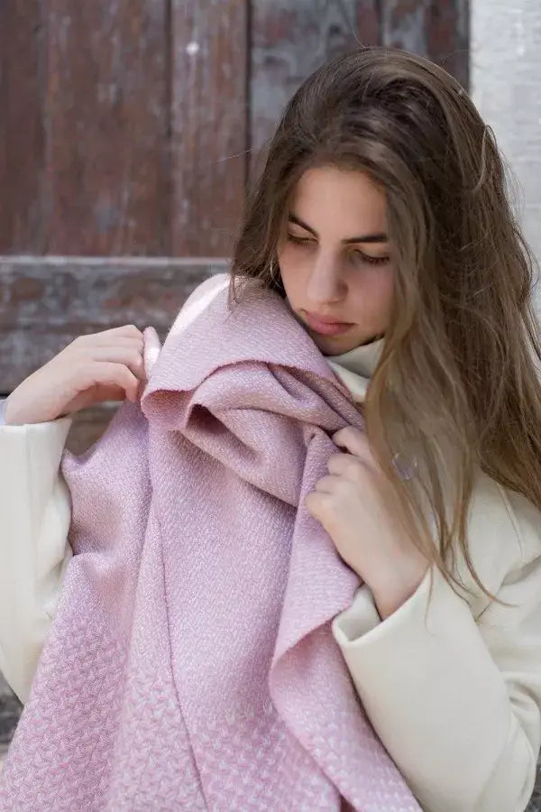 Wollschal Swallow Cloud Rosa