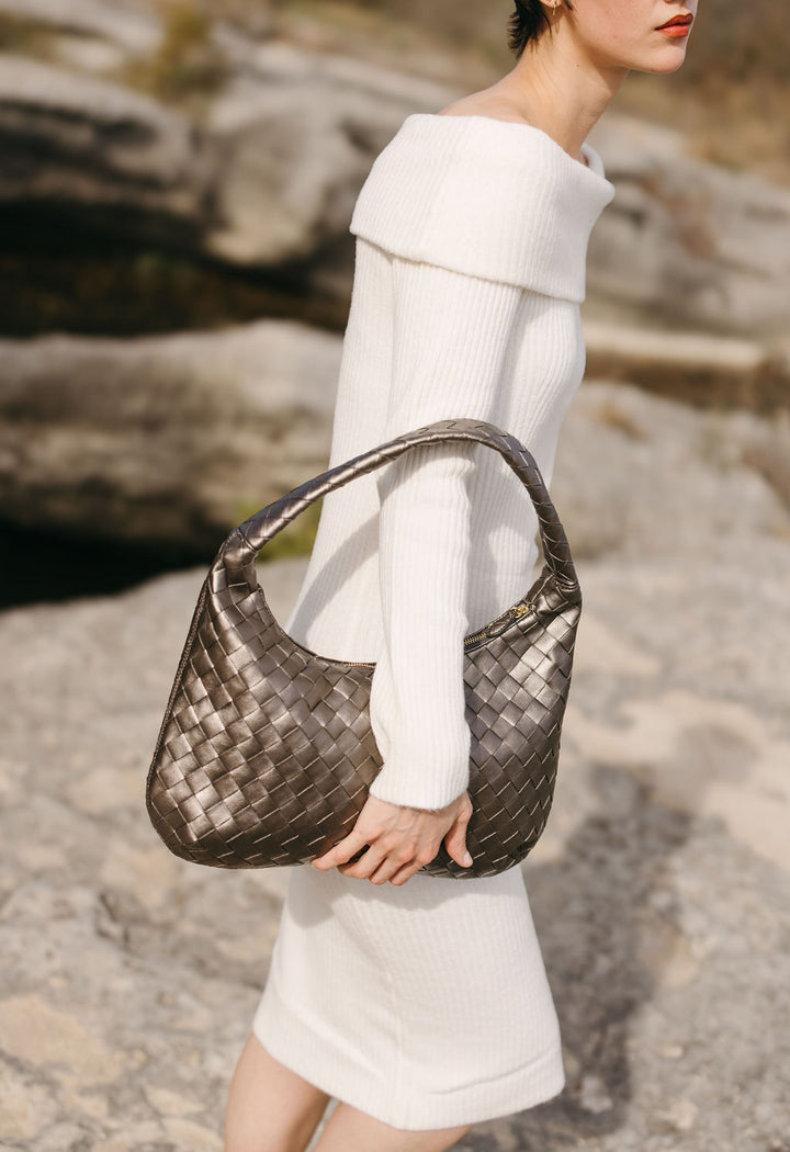 Liv Schultertasche aus veganem Material in Anthrazit