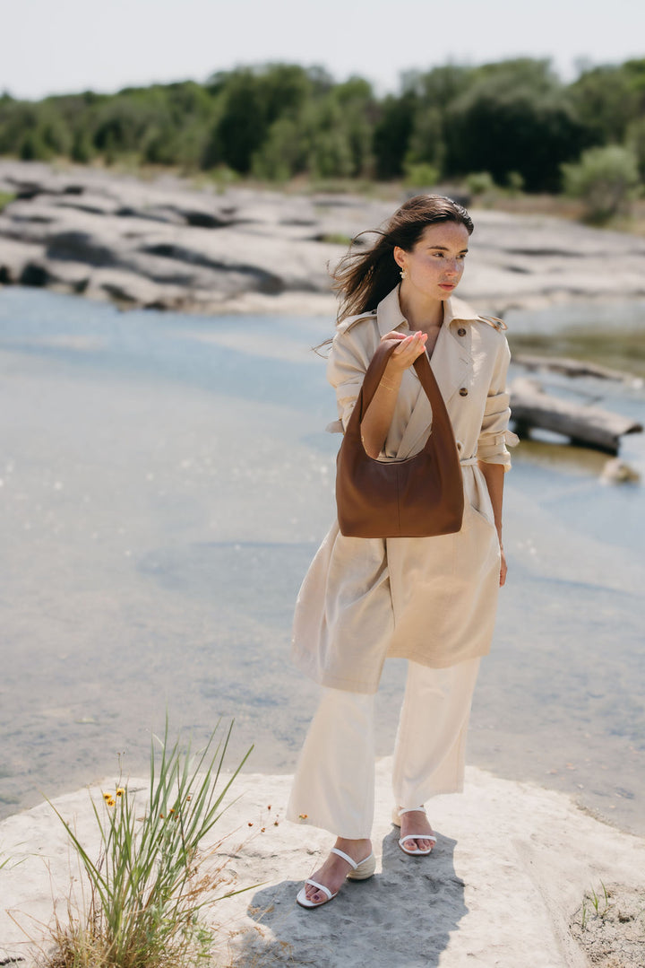 Ava Slouchy Schultertasche aus veganem Leder in Espresso