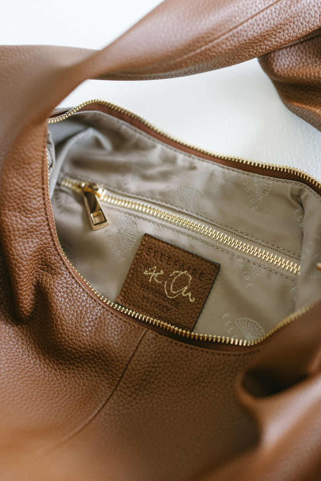 Ava Slouchy Schultertasche aus veganem Leder in Espresso