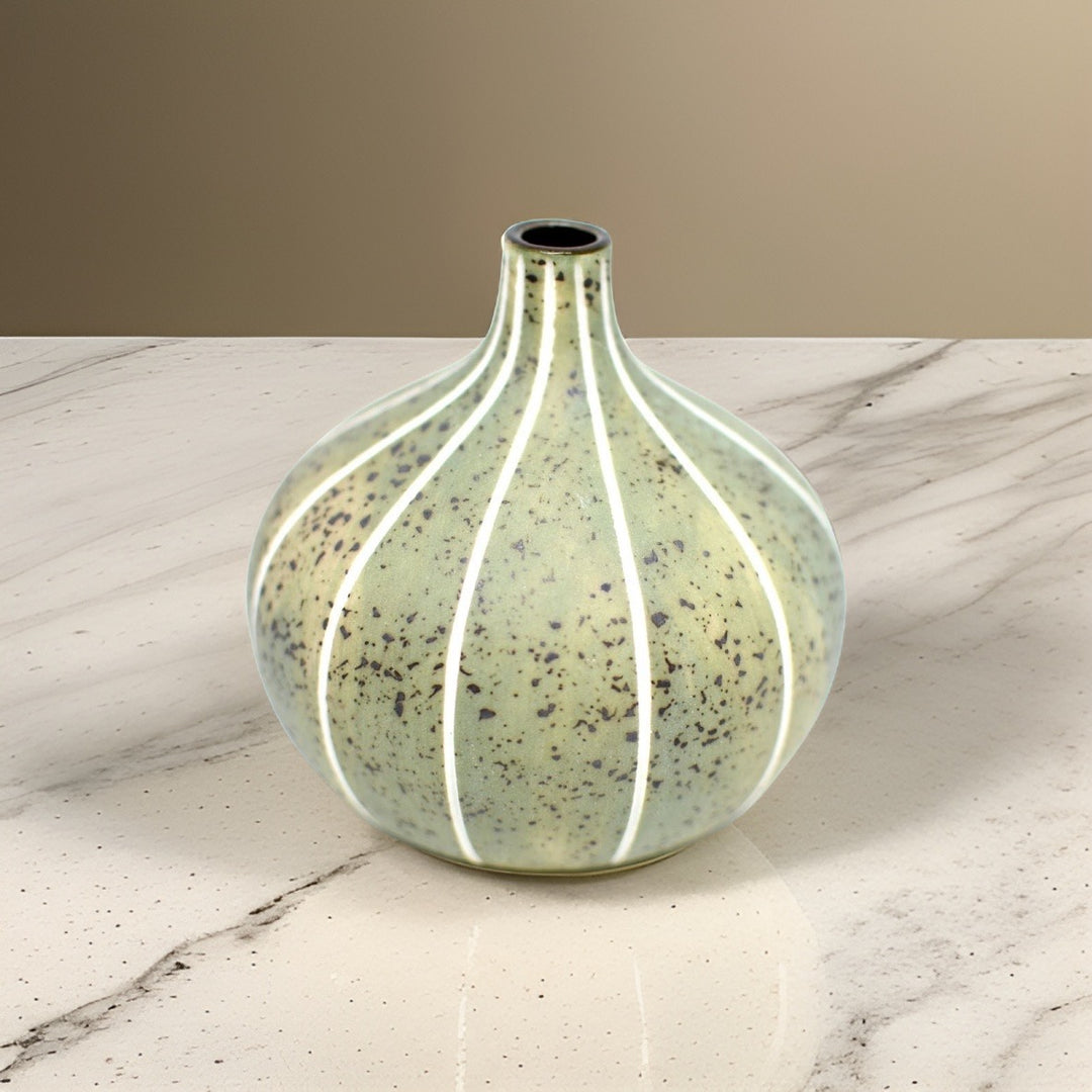 Small Light Verde Knospenvase aus Porzellankeramik