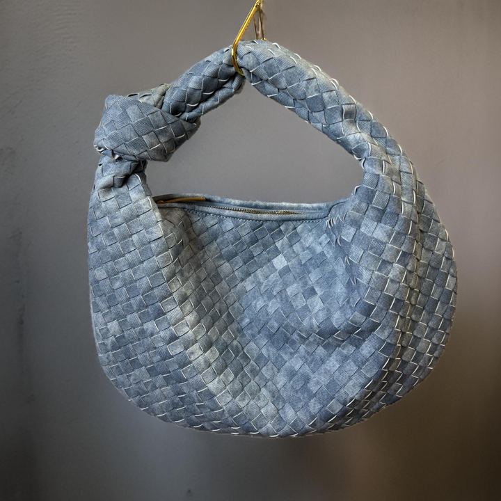 Leni Soft Schultertasche aus veganem Material in Sky Blue