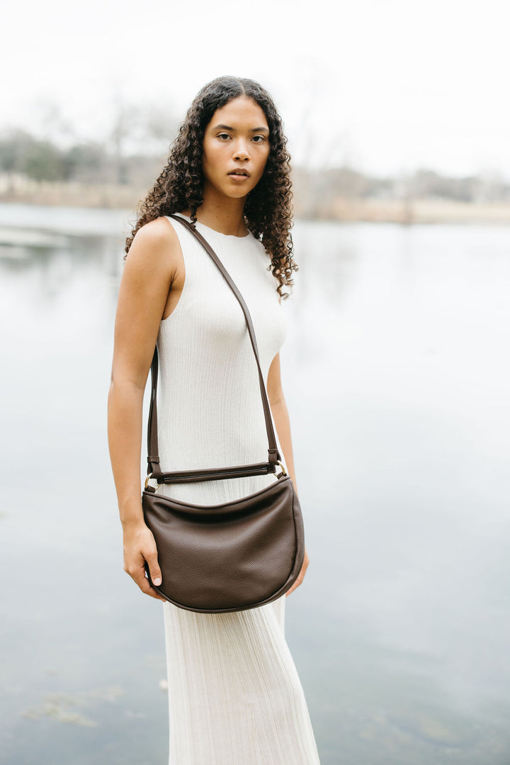 Elin Crossbodytasche aus recyceltem veganem Material in Espresso