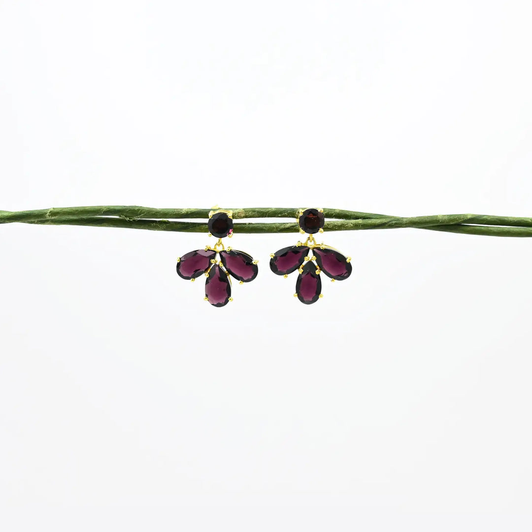 Breite Blütenohrringe mit Rhodolit