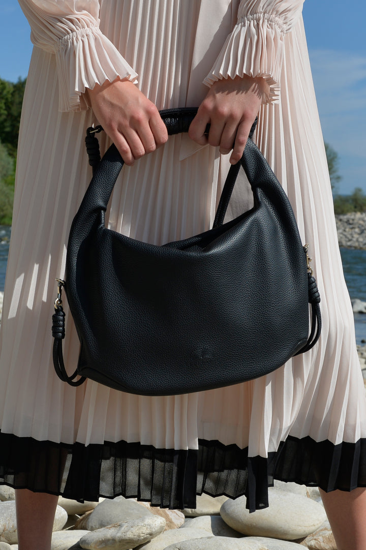 Hanna Crossbody Handtasche aus recyceltem veganem Material in Schwarz