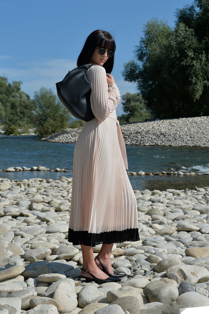 Hanna Crossbody Handtasche aus recyceltem veganem Material in Schwarz