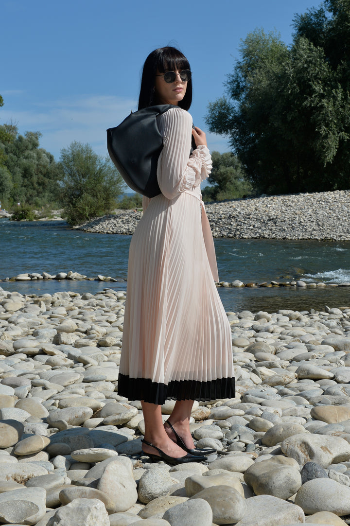 Hanna Crossbody Handtasche aus recyceltem veganem Material in Schwarz