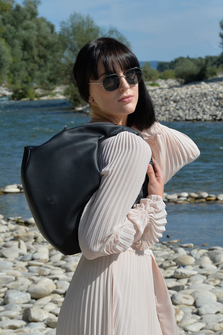 Hanna Crossbody Handtasche aus recyceltem veganem Material in Schwarz