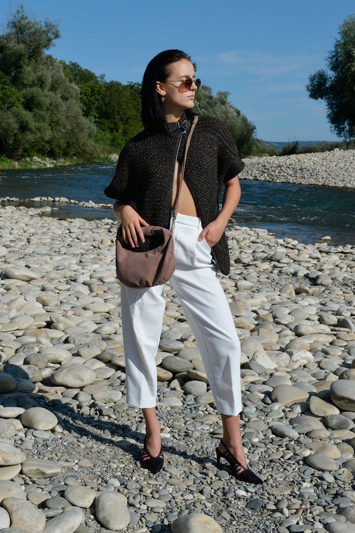 Sienna Crossbody Handtasche aus recyceltem veganem Material in Dark Rose Taupe