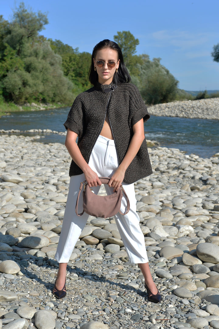 Sienna Crossbody Handtasche aus recyceltem veganem Material in Dark Rose Taupe