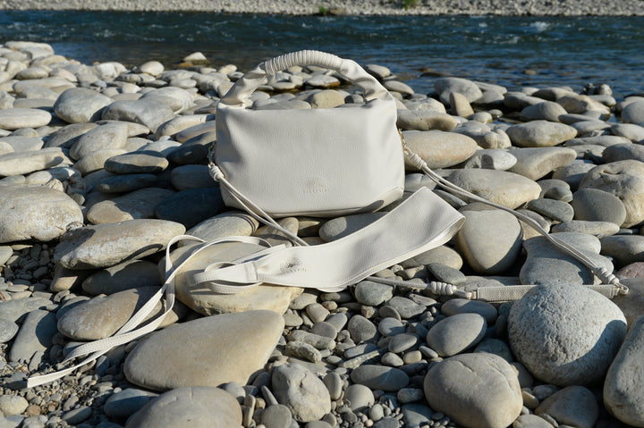 Maila Gürtel aus recyceltem veganem Material in Crema