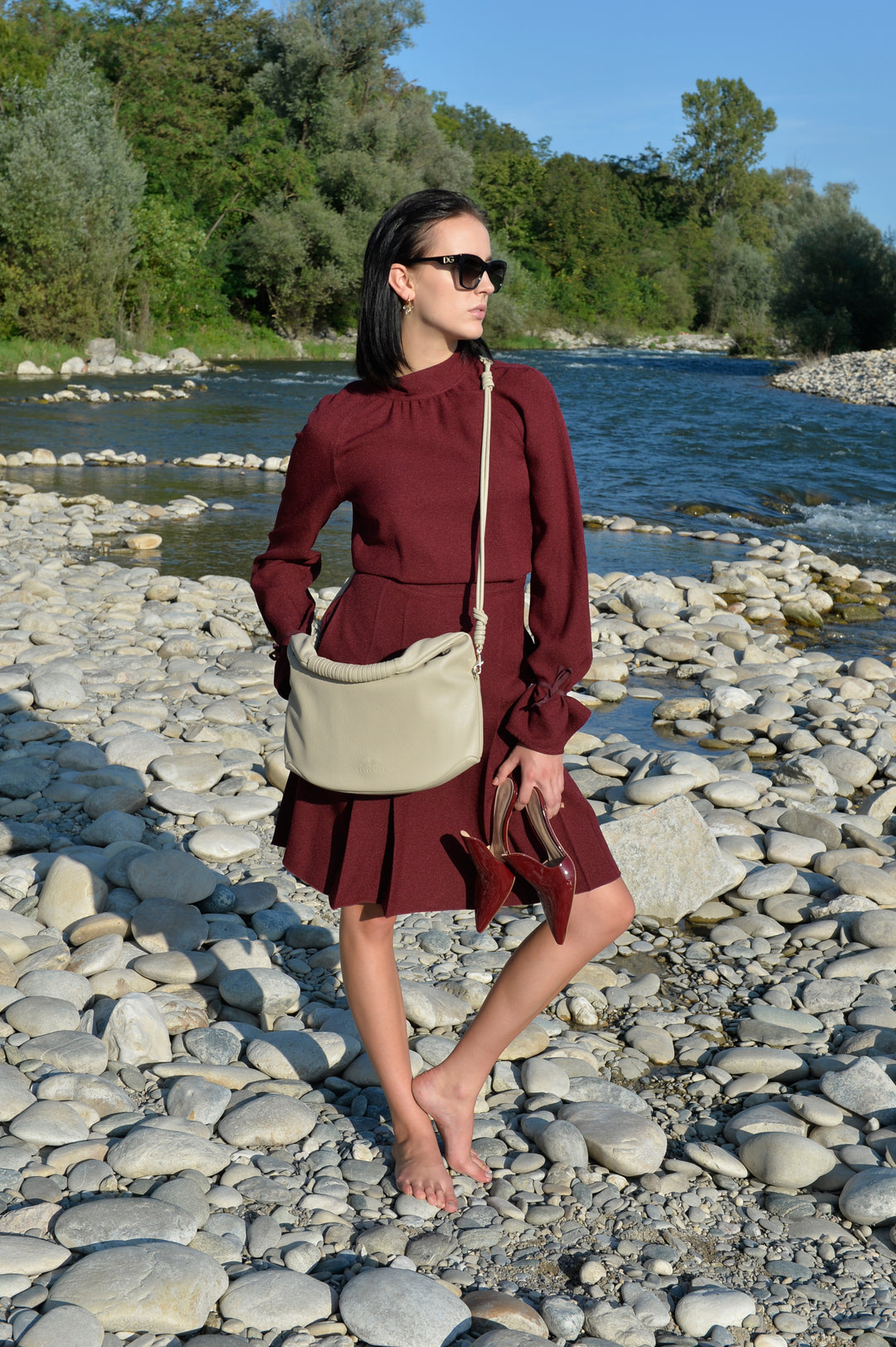 Hanna Crossbody Handtasche aus recyceltem veganem Material in Soft Taupe