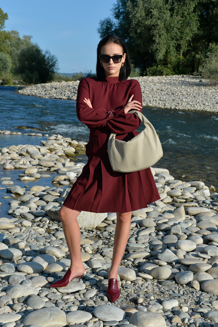 Hanna Crossbody Handtasche aus recyceltem veganem Material in Soft Taupe