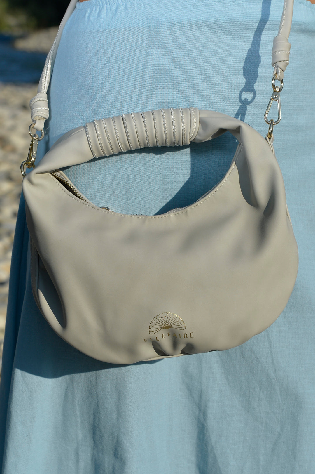 Sienna Crossbody Handtasche aus recyceltem veganem Material in Soft Grey